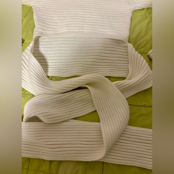 Wrap around Sweater - Picture 4 of 4